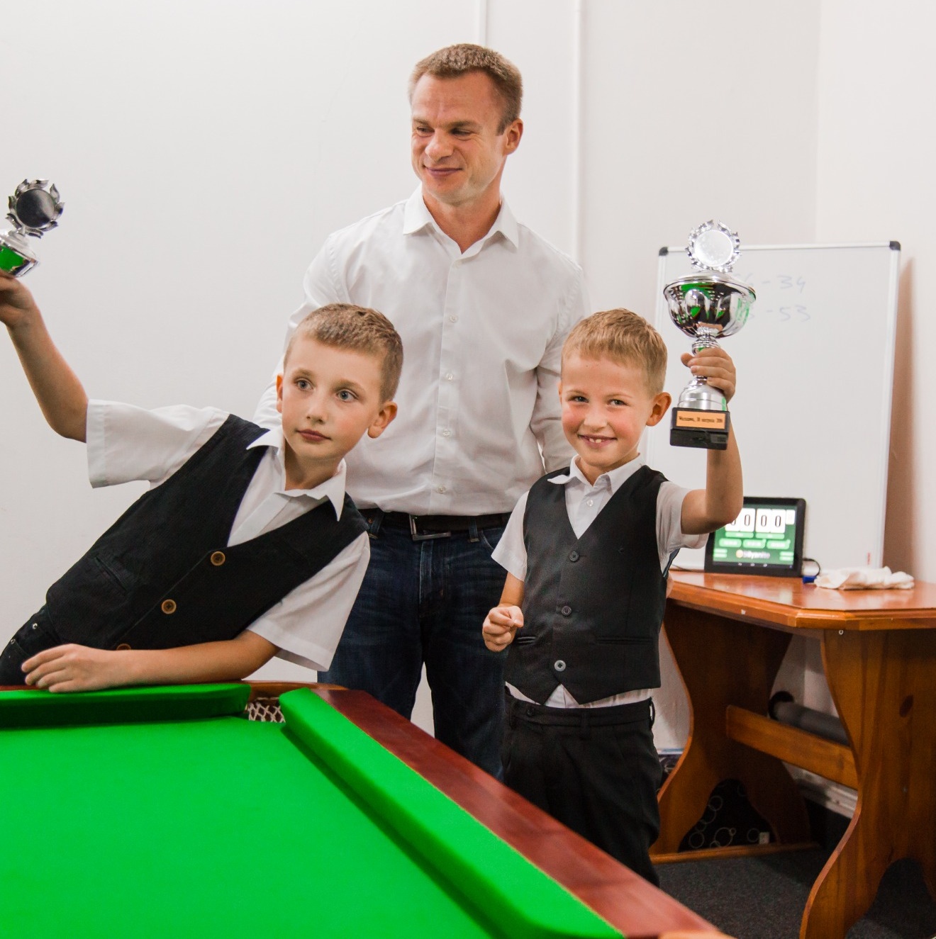 Staś Popławski, Przemek Kruk i Hubert Micherdziński po SnooKids Trophy
